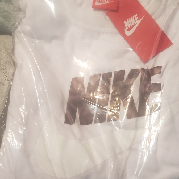 Nike 2pc short sets - Picture 4 of 5